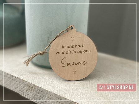 naam gepersonaliseerd rouwgeschenk gedenken overleden herinnering kerst cadeau kerstbal houten kerst hanger bal naam gepersonal