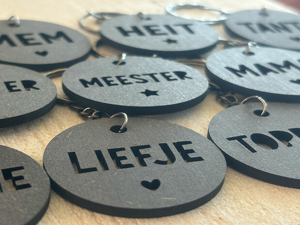 Sleutelhanger topper klein kadootje cadeautje sleutel hanger zwart mdf