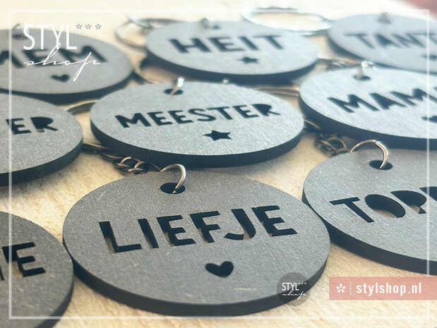 Sleutelhanger beppe memmedei moederdag klein kadootje cadeautje sleutel hanger zwart mdf